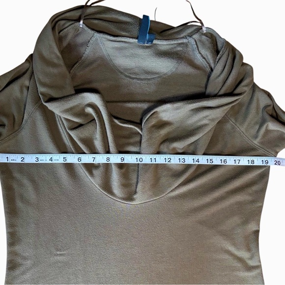 Women's long-sleeve cowl neck soft knit top large in khaki color Cynthia Rowley. - Picture 3 of 6